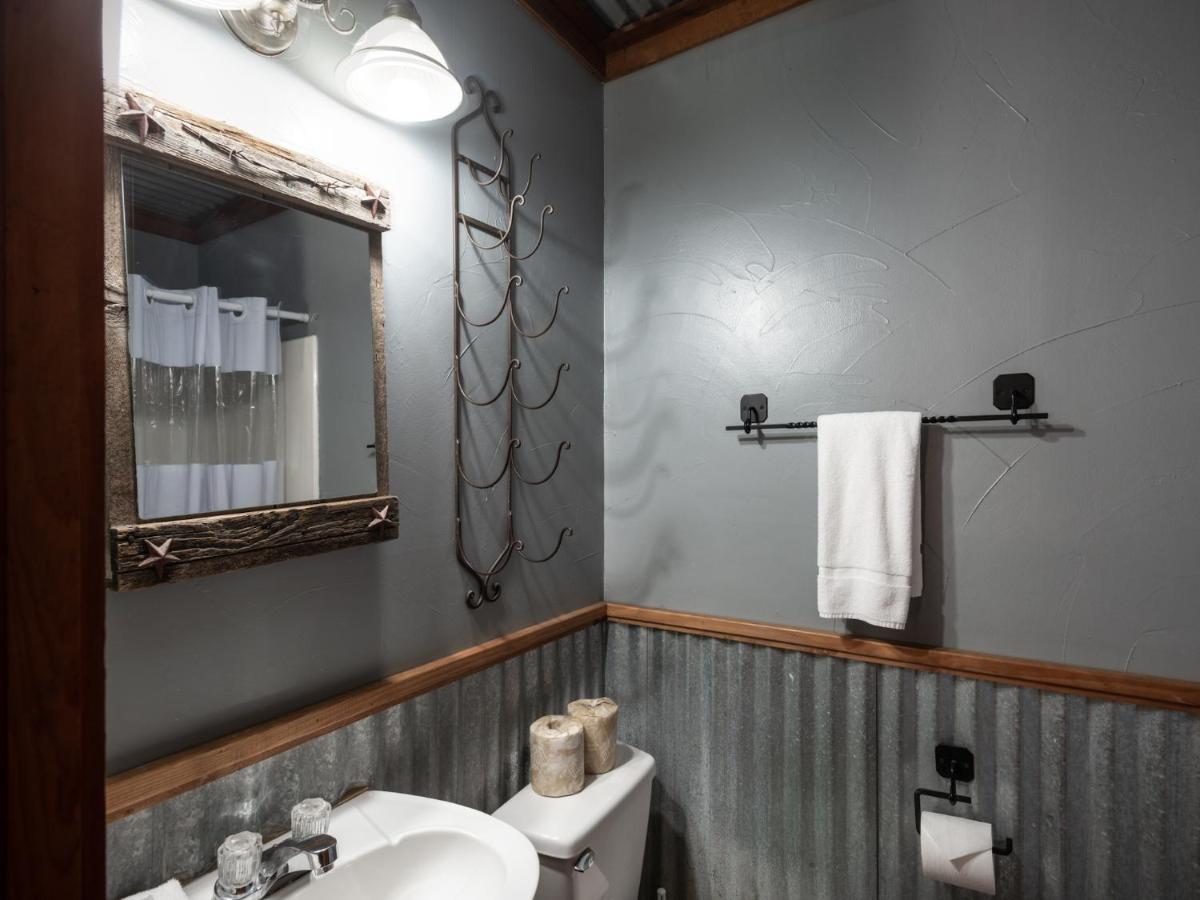 Apache Village Cabinette 15, Queen Bed, Midtown, Sleeps 2 رويدوسو، نيومكسيكو المظهر الخارجي الصورة